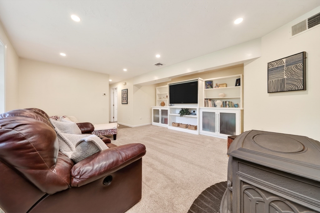 42 Willow Road