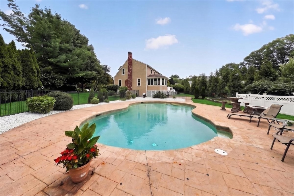 72 Beckford Farm Road