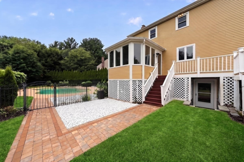 72 Beckford Farm Road