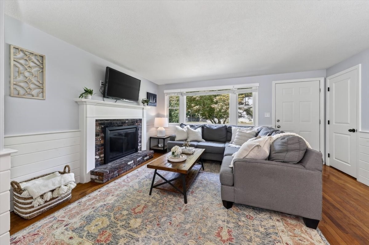27 John Adams Drive