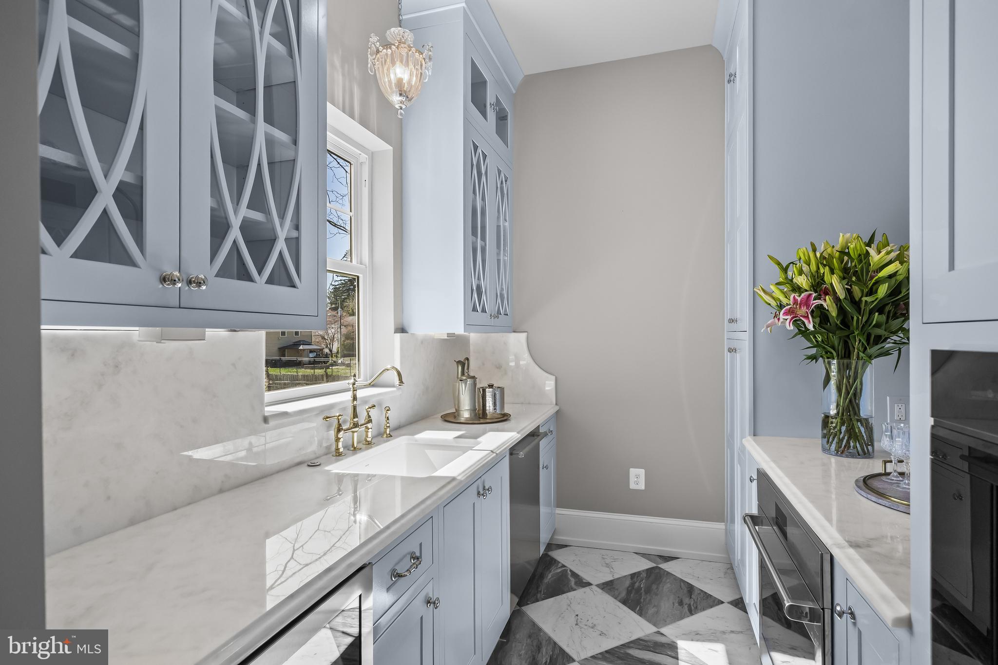 140 E CENTRAL AVENUE