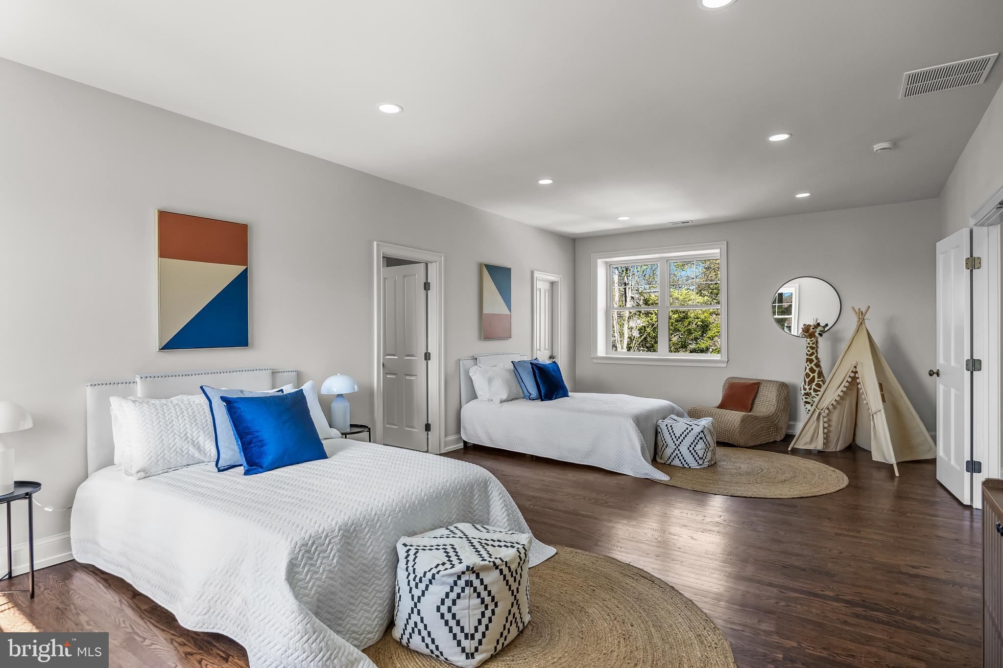 140 E CENTRAL AVENUE