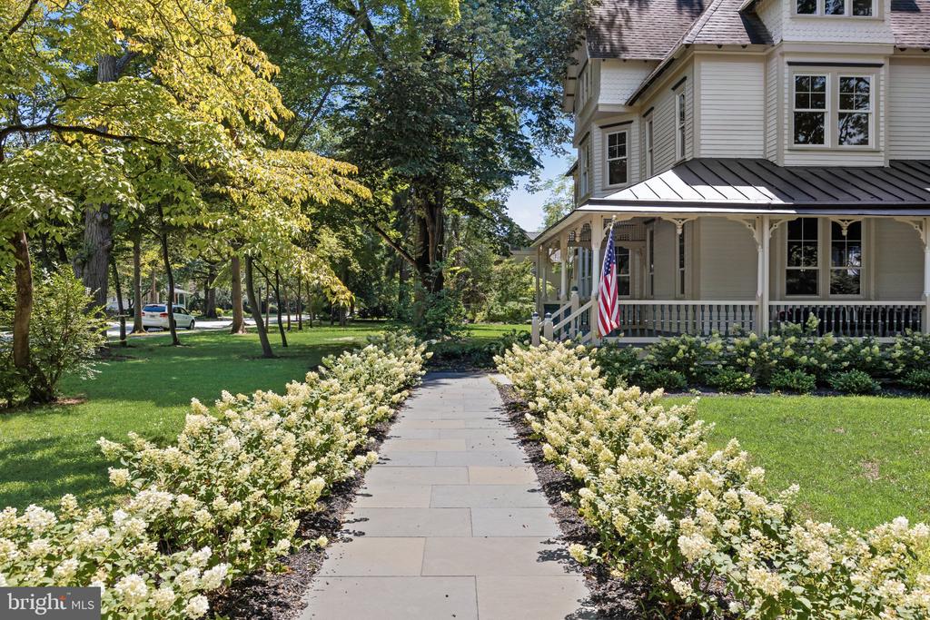 140 E CENTRAL AVENUE
