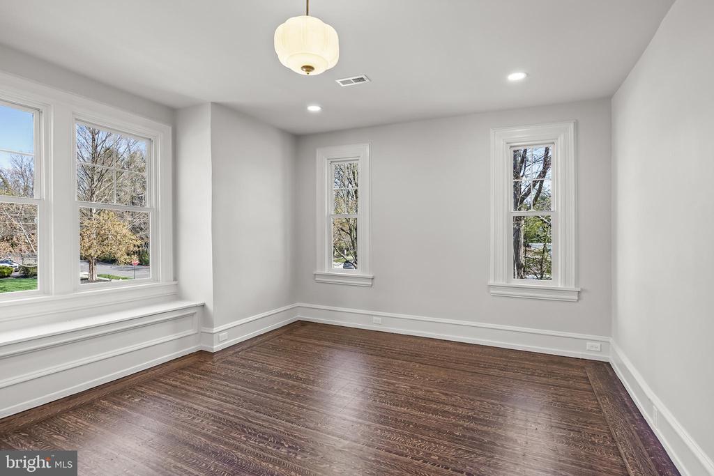 140 E CENTRAL AVENUE