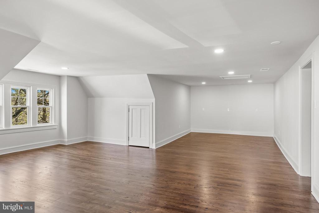 140 E CENTRAL AVENUE
