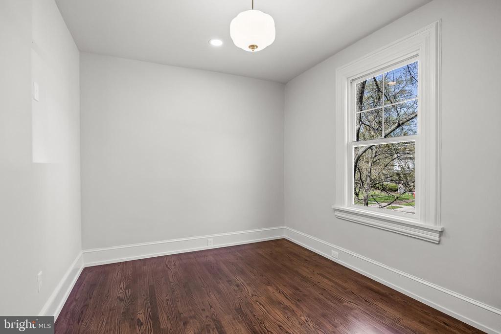 140 E CENTRAL AVENUE