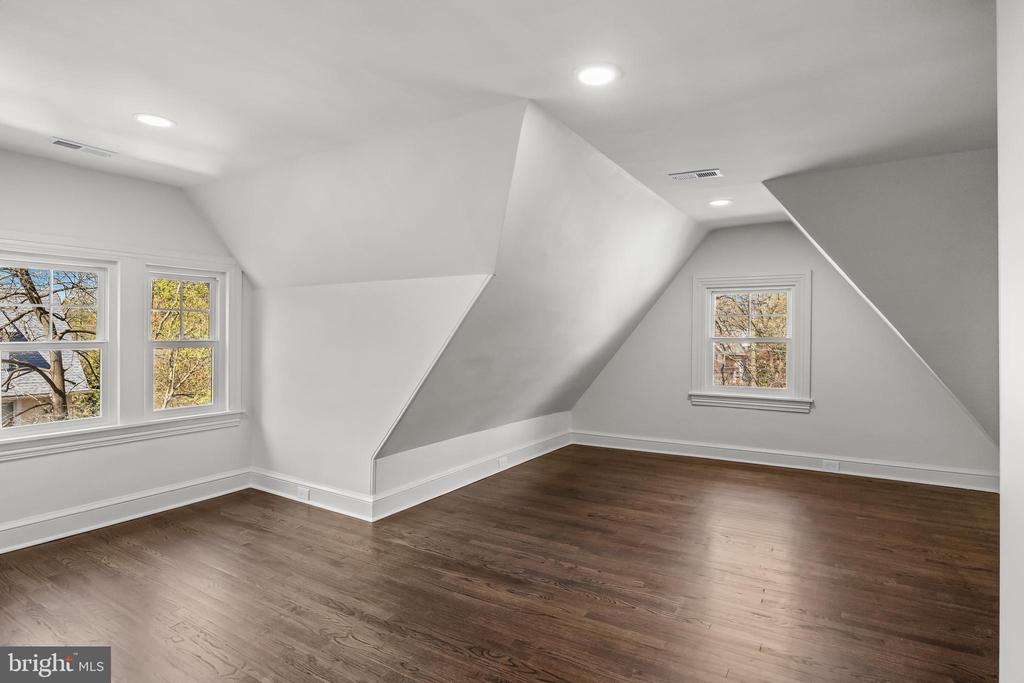 140 E CENTRAL AVENUE