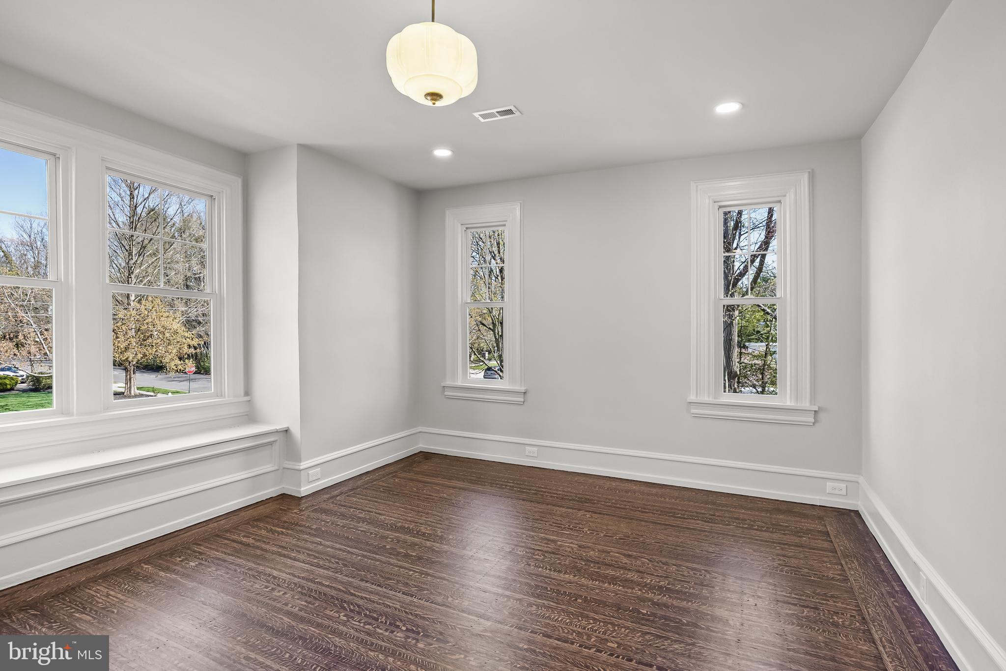 140 E CENTRAL AVENUE