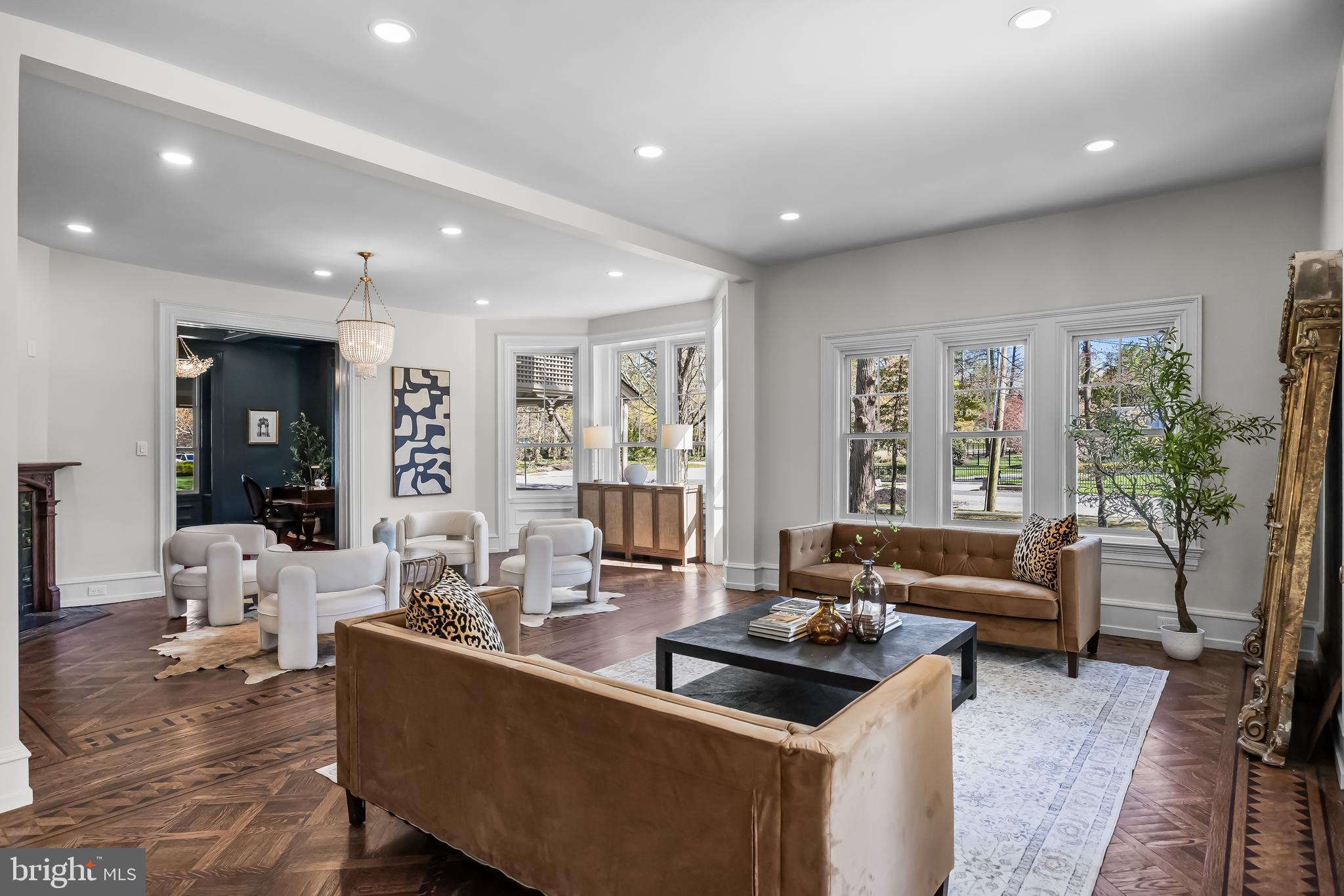 140 E CENTRAL AVENUE