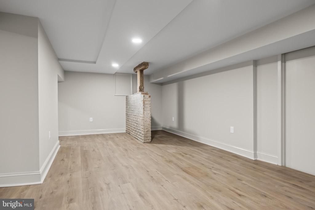 140 E CENTRAL AVENUE