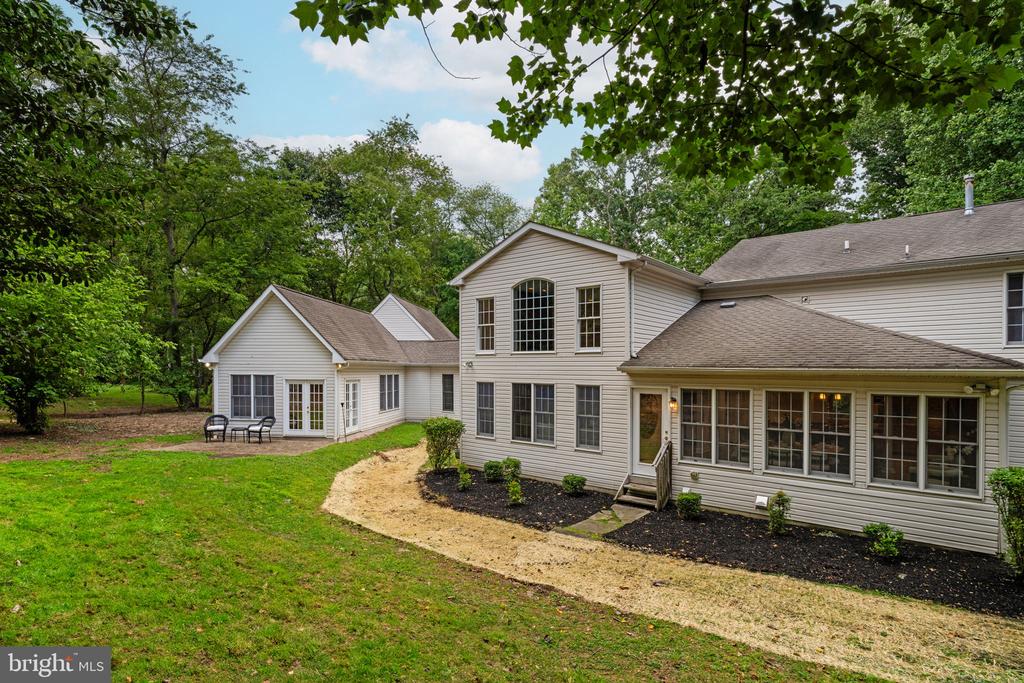 1109 WINDING DRIVE