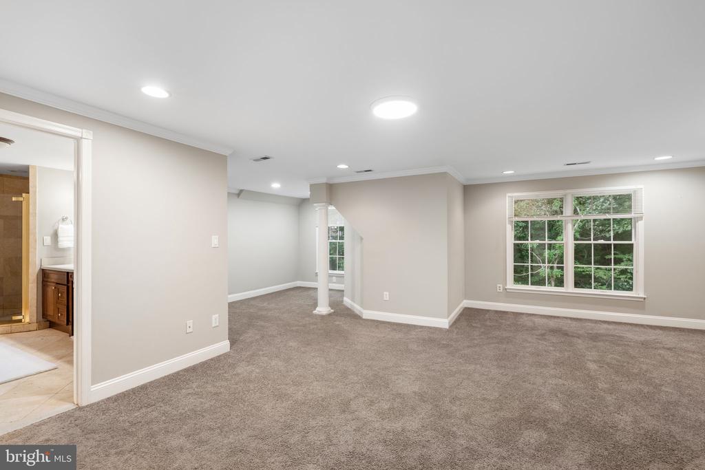 1109 WINDING DRIVE