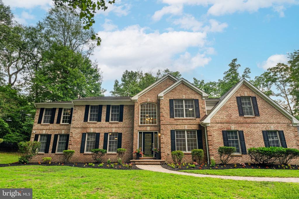 1109 WINDING DRIVE