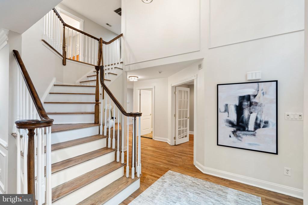 1109 WINDING DRIVE