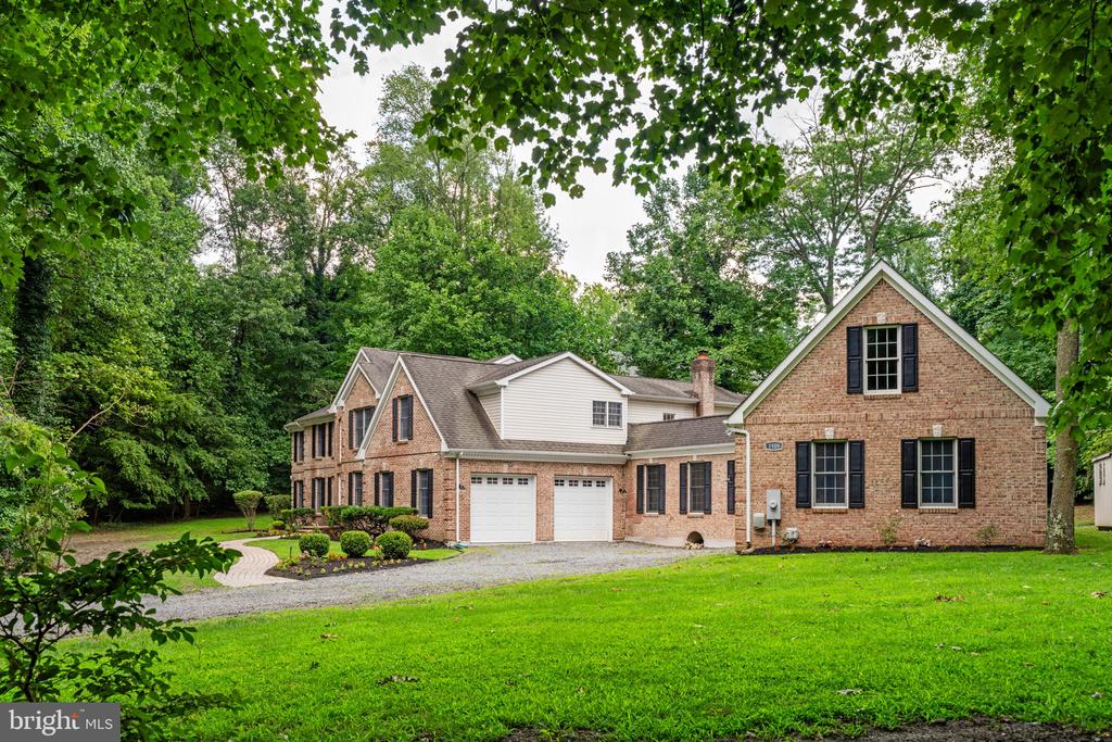 1109 WINDING DRIVE
