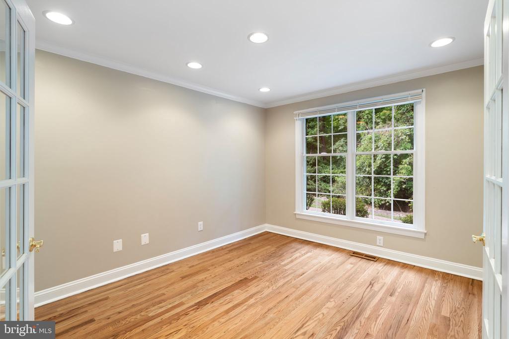 1109 WINDING DRIVE