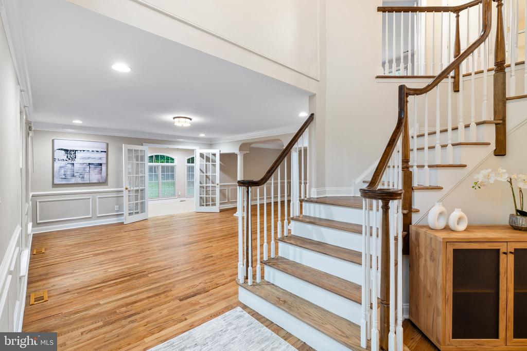1109 WINDING DRIVE