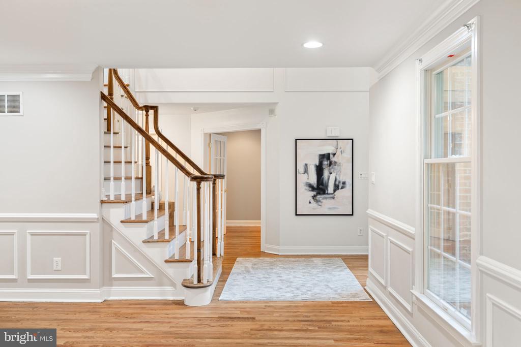 1109 WINDING DRIVE