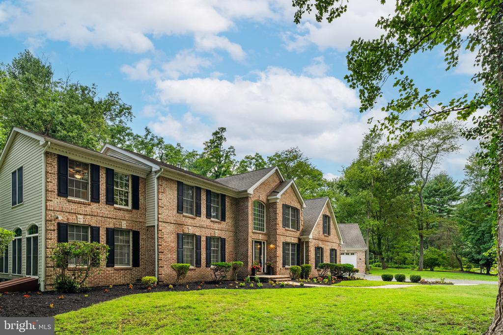 1109 WINDING DRIVE