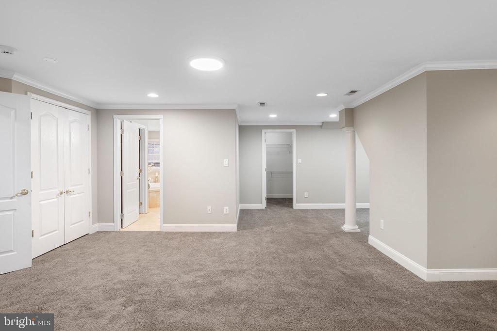 1109 WINDING DRIVE