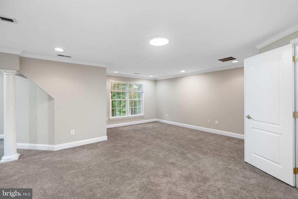 1109 WINDING DRIVE