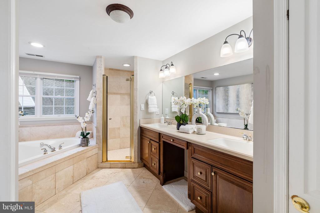 1109 WINDING DRIVE