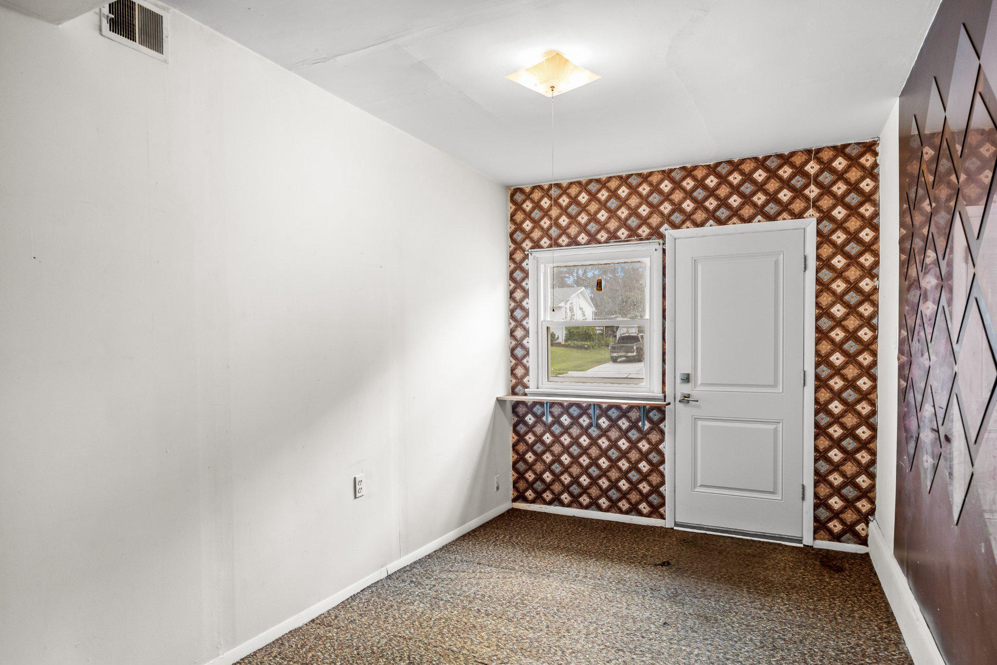 38 KNOLLWOOD DRIVE