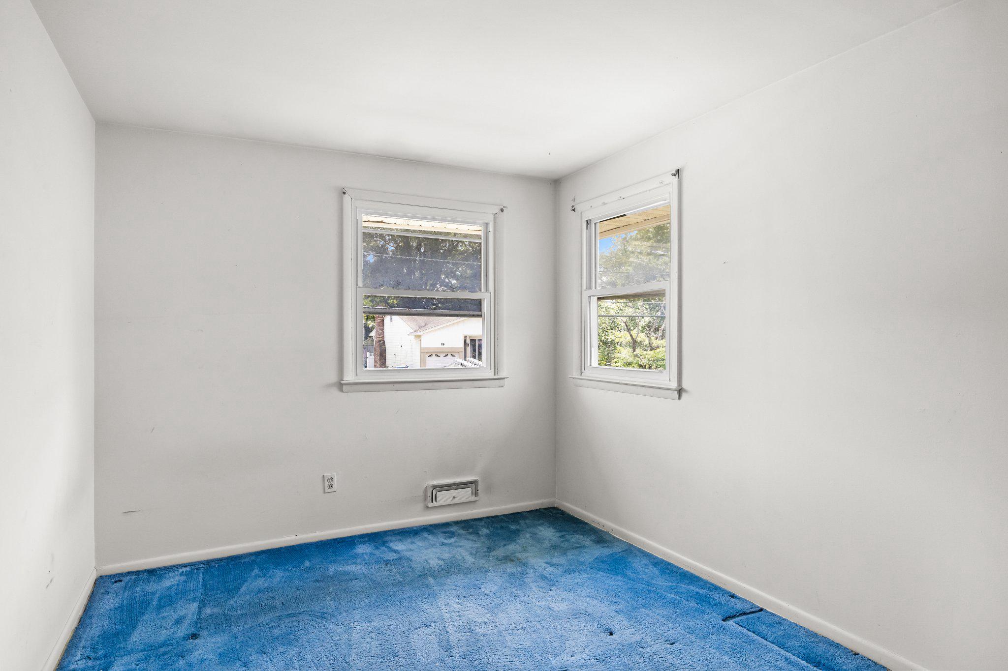 38 KNOLLWOOD DRIVE