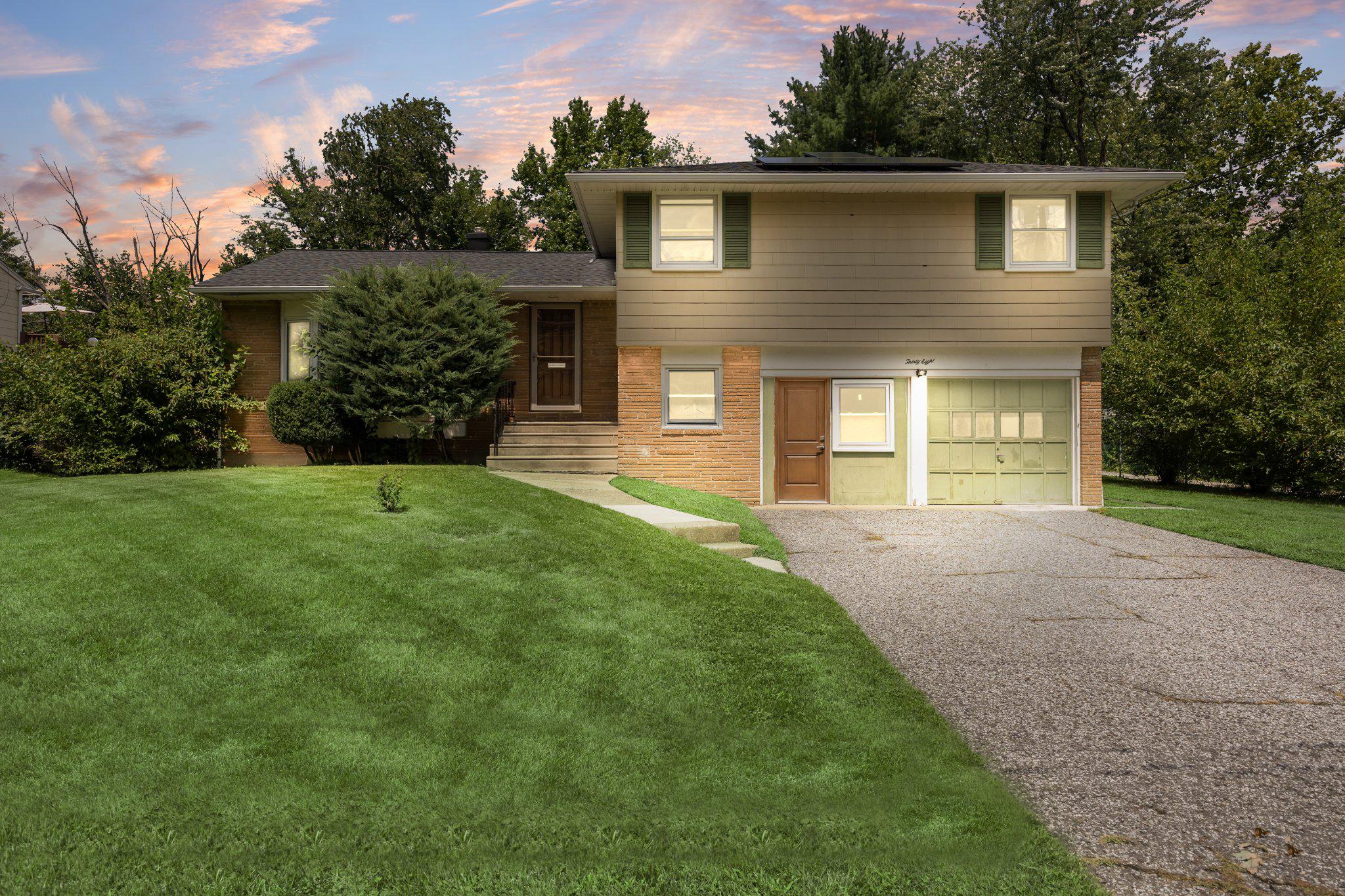 38 KNOLLWOOD DRIVE