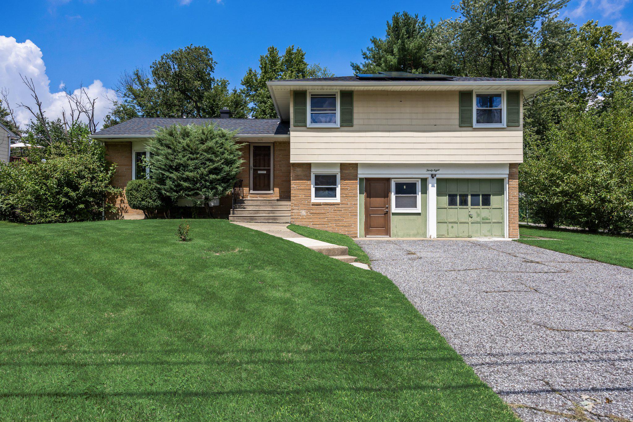 38 KNOLLWOOD DRIVE