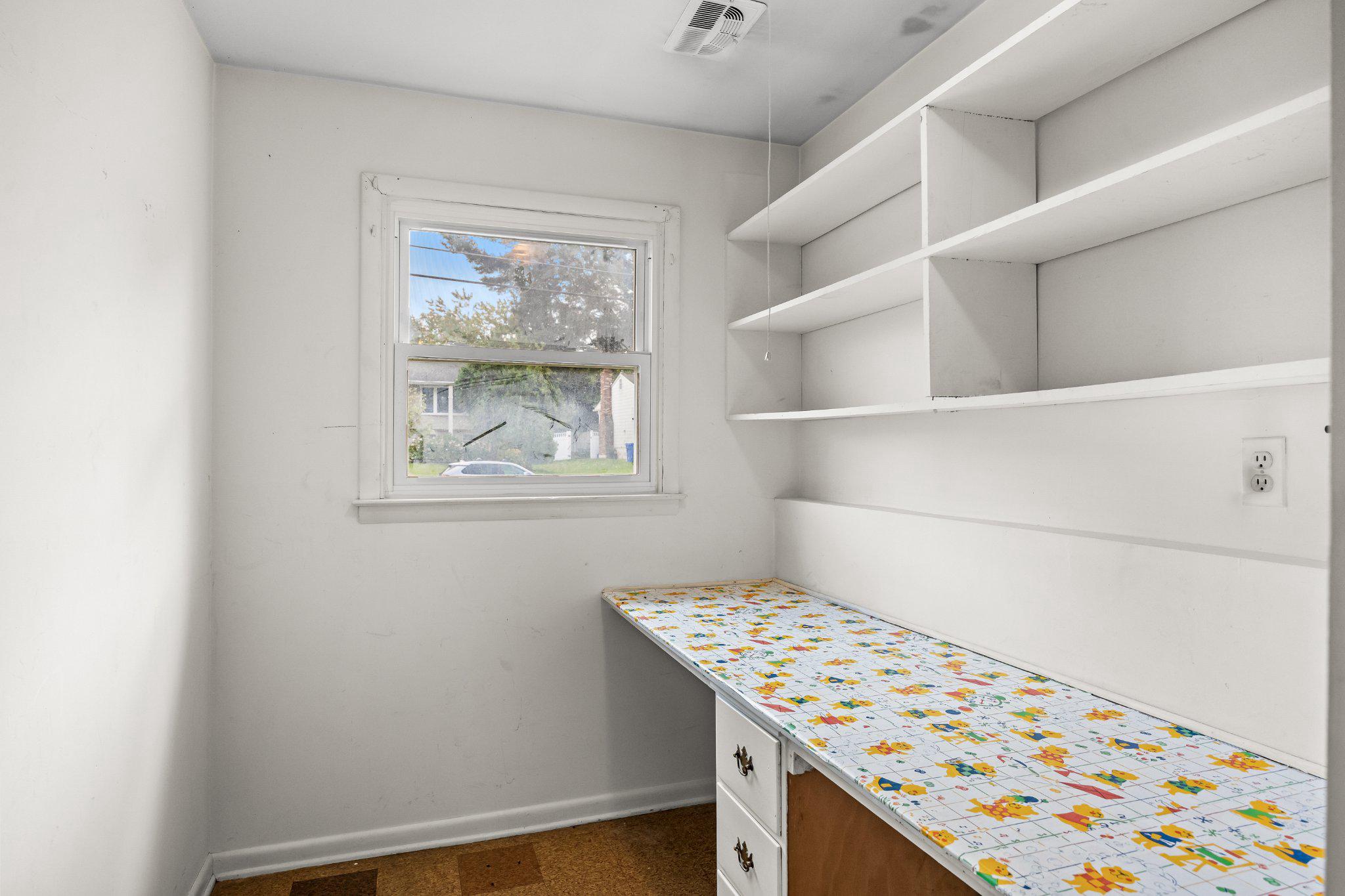 38 KNOLLWOOD DRIVE