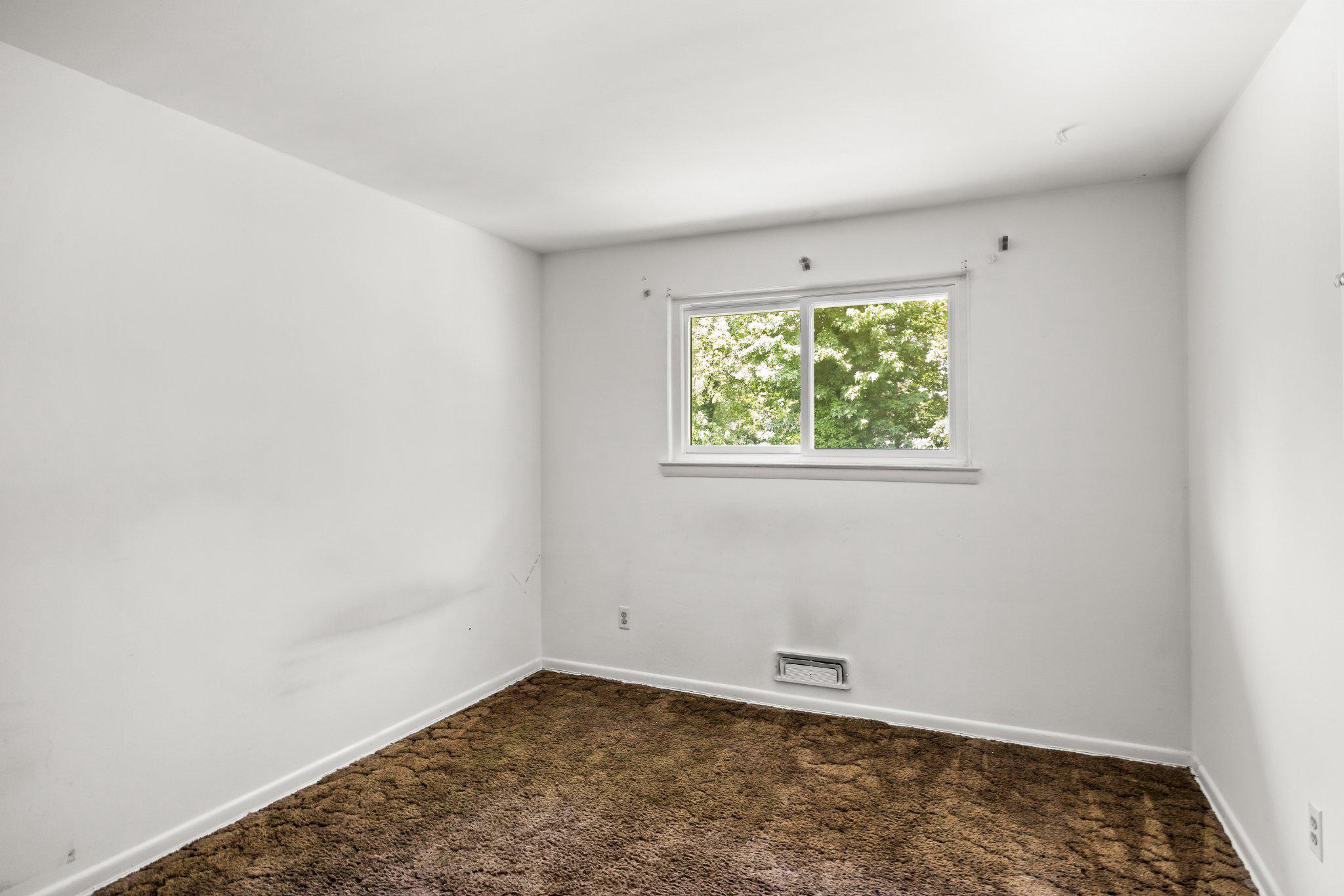 38 KNOLLWOOD DRIVE