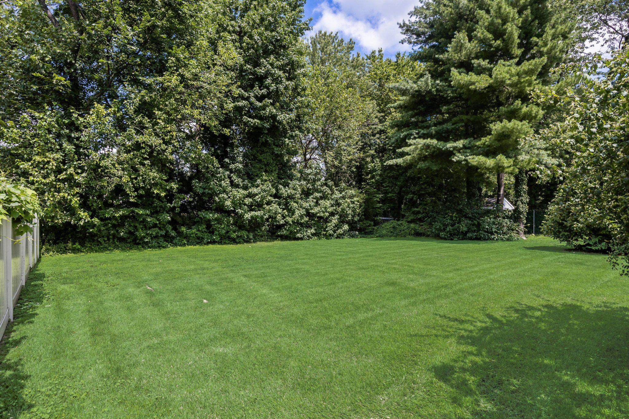 38 KNOLLWOOD DRIVE