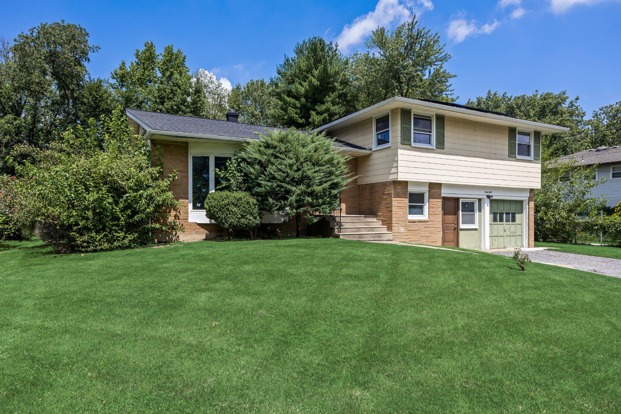38 KNOLLWOOD DRIVE