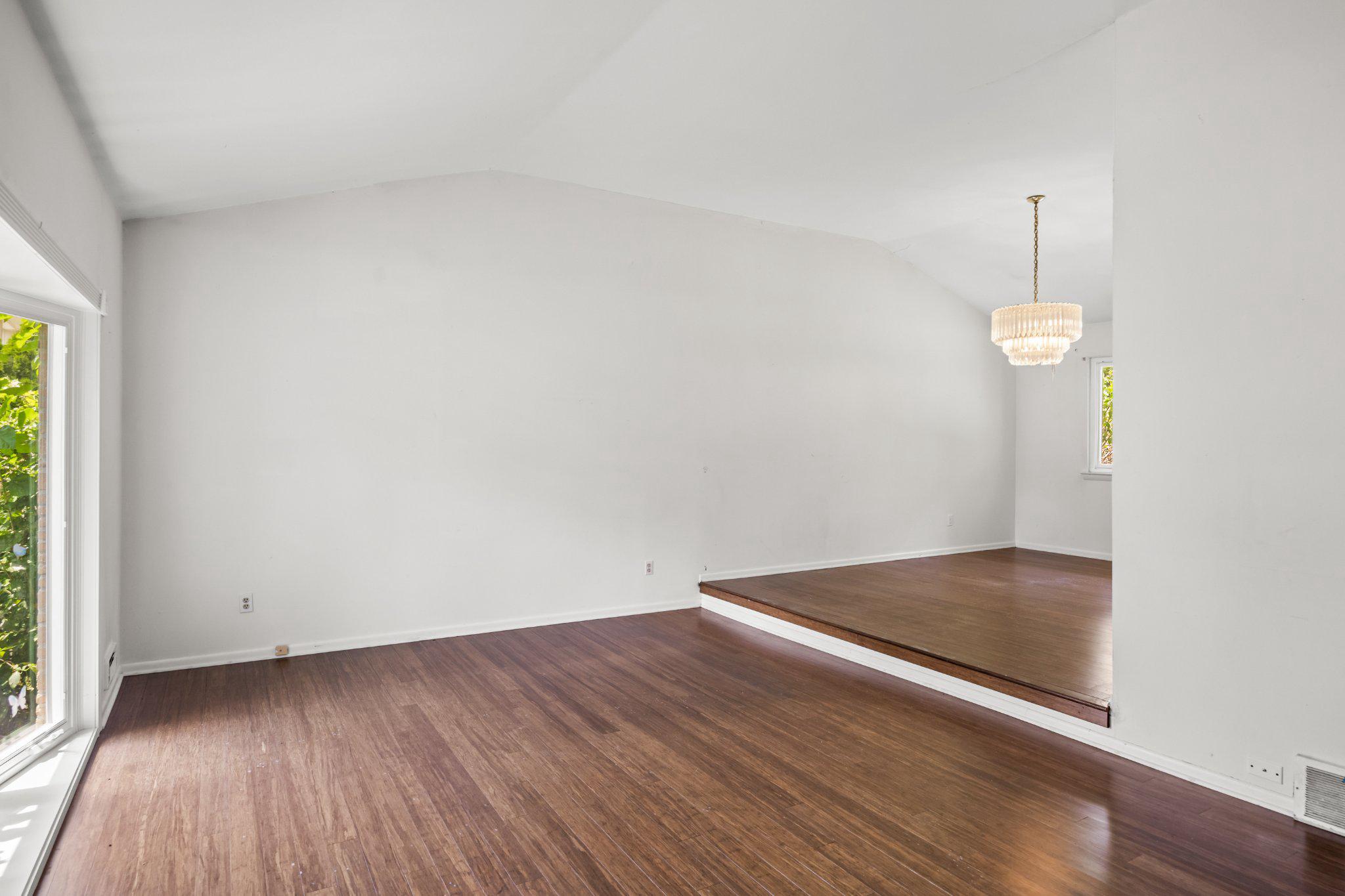 38 KNOLLWOOD DRIVE