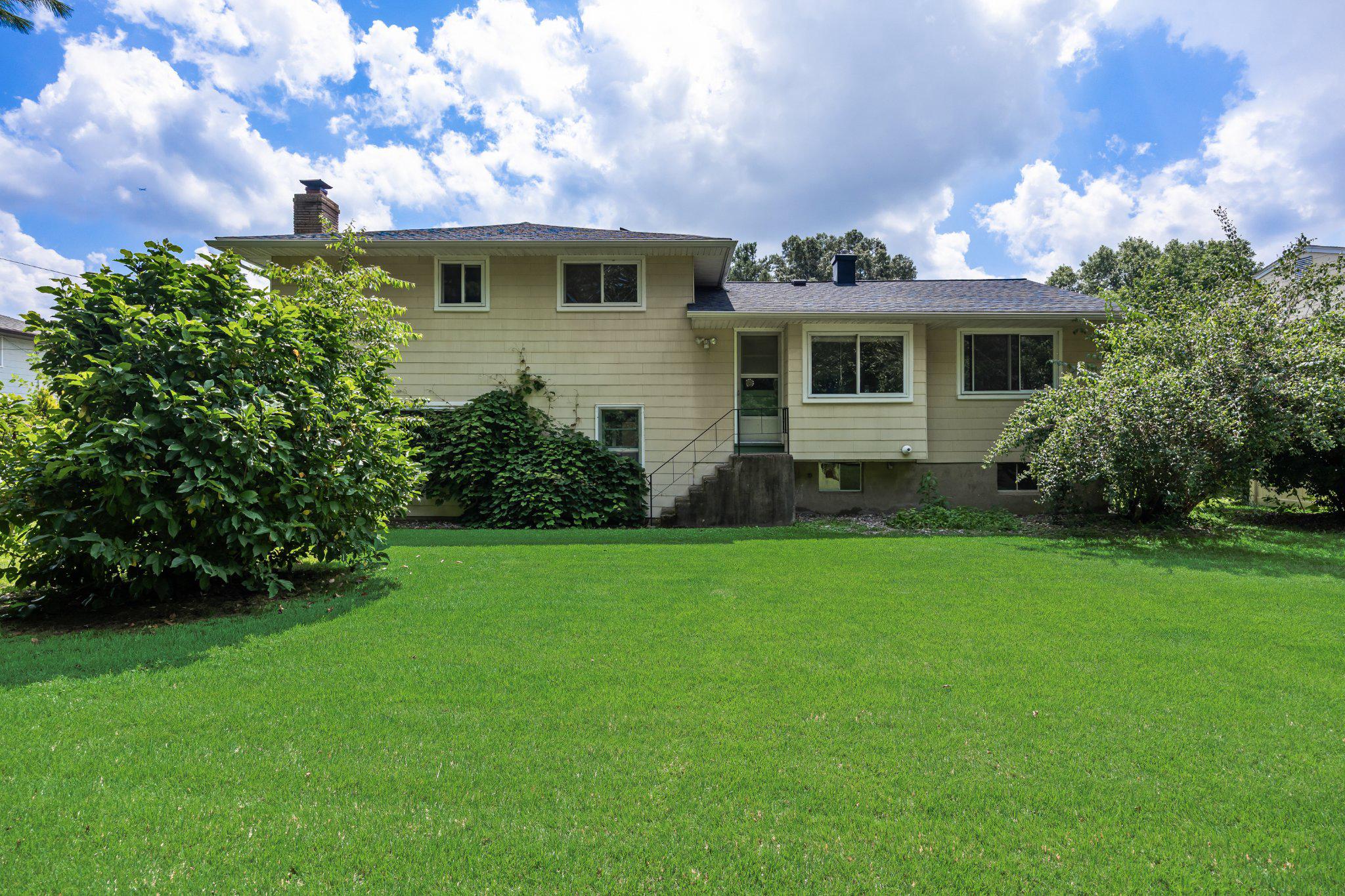 38 KNOLLWOOD DRIVE