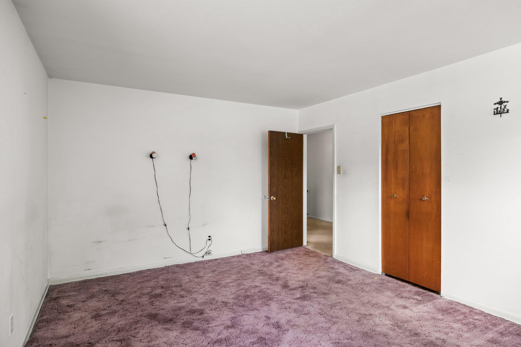 38 KNOLLWOOD DRIVE