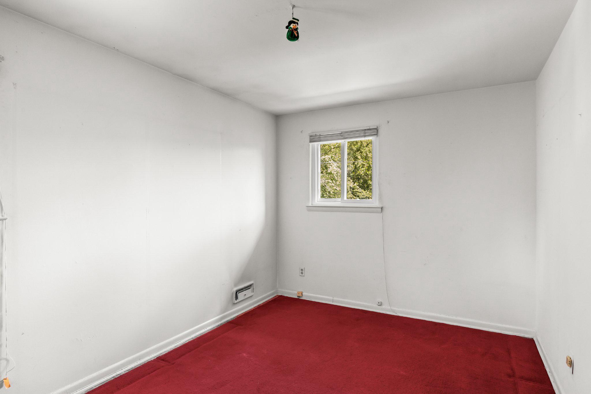 38 KNOLLWOOD DRIVE