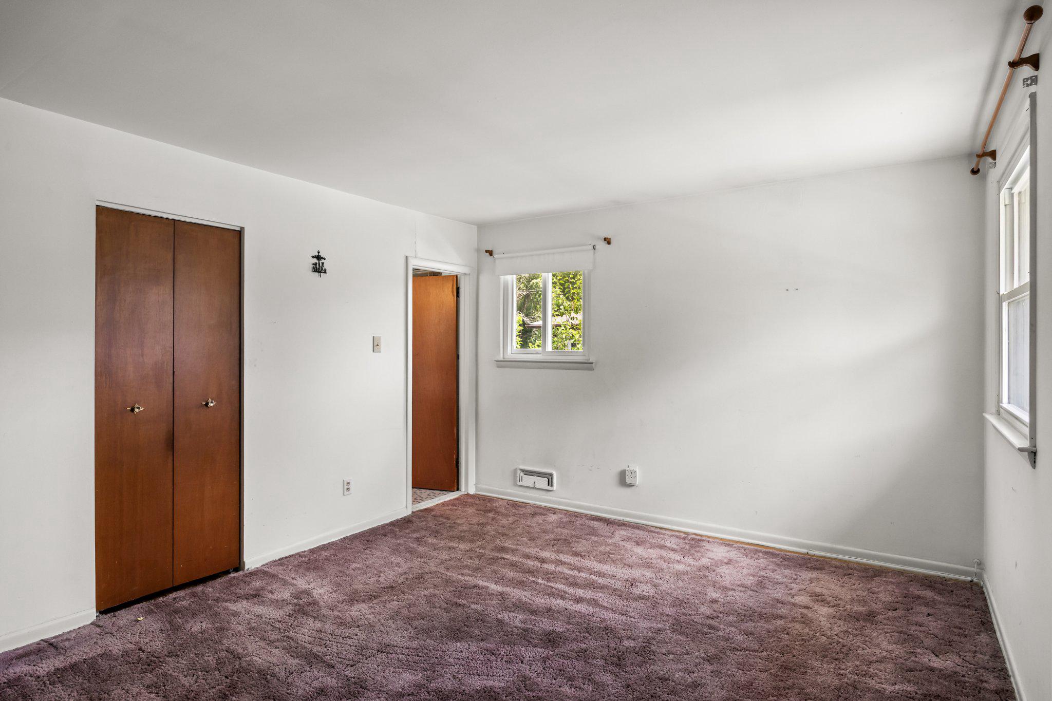 38 KNOLLWOOD DRIVE