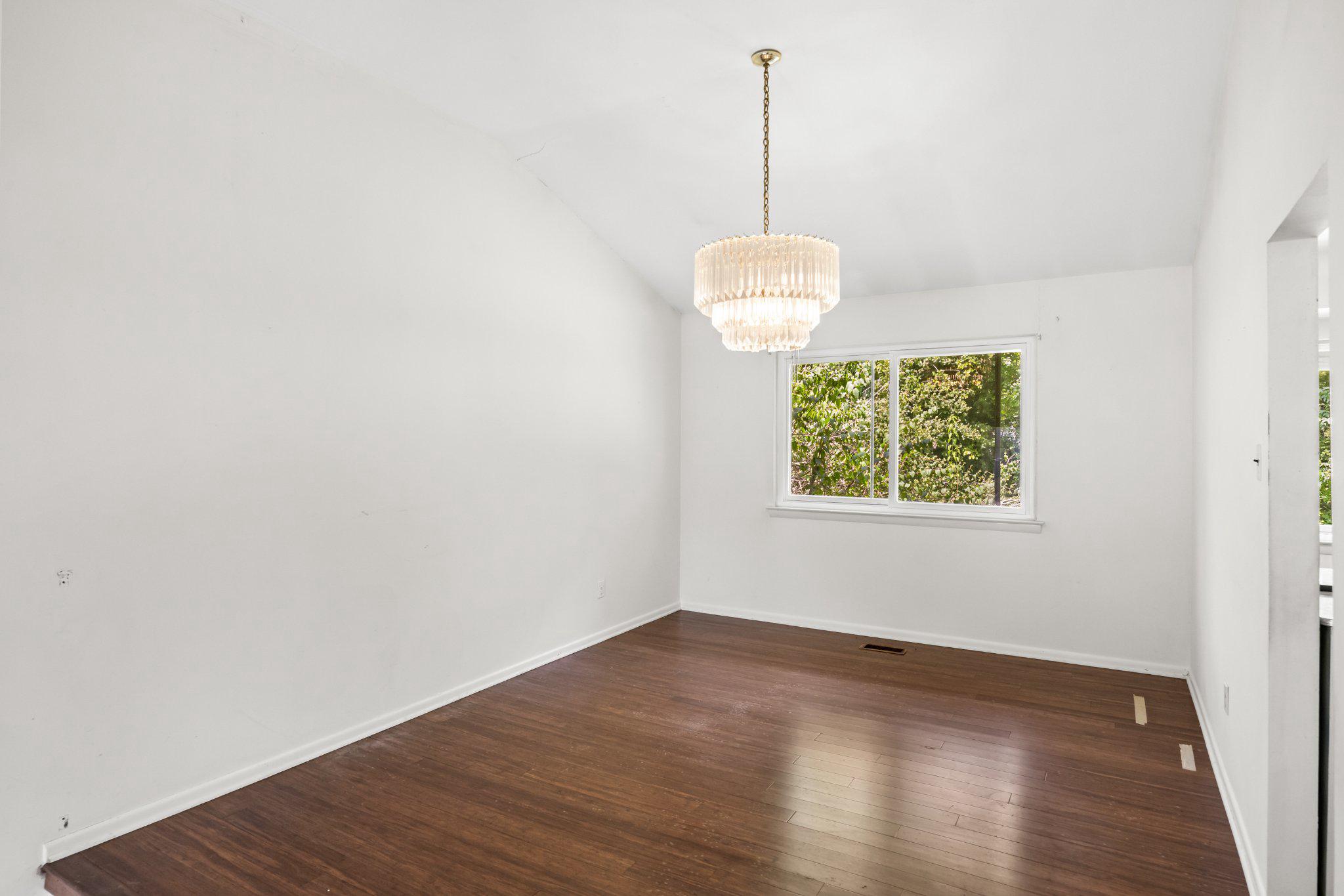 38 KNOLLWOOD DRIVE