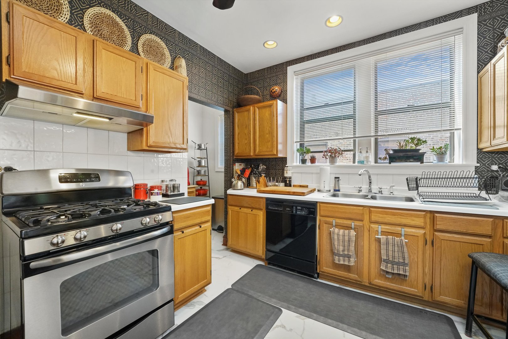 919 E Hyde Park Boulevard Unit: 3