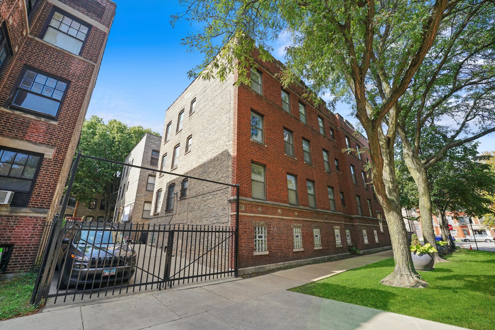 919 E Hyde Park Boulevard Unit: 3
