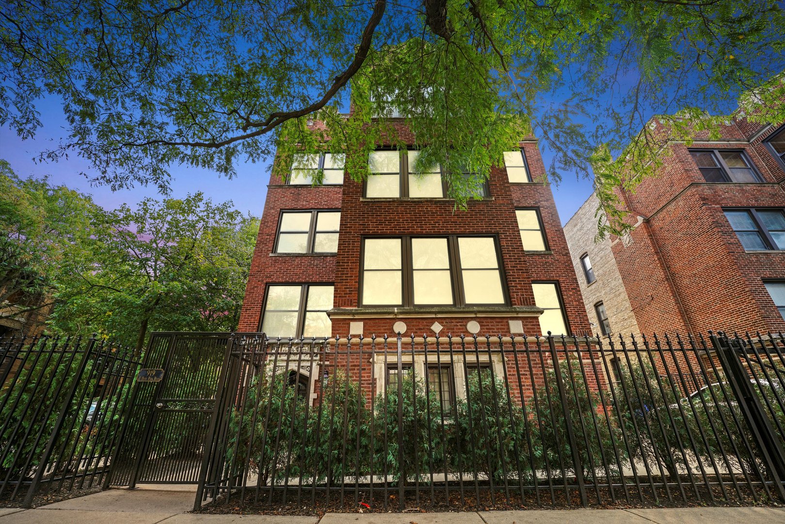 919 E Hyde Park Boulevard Unit: 3