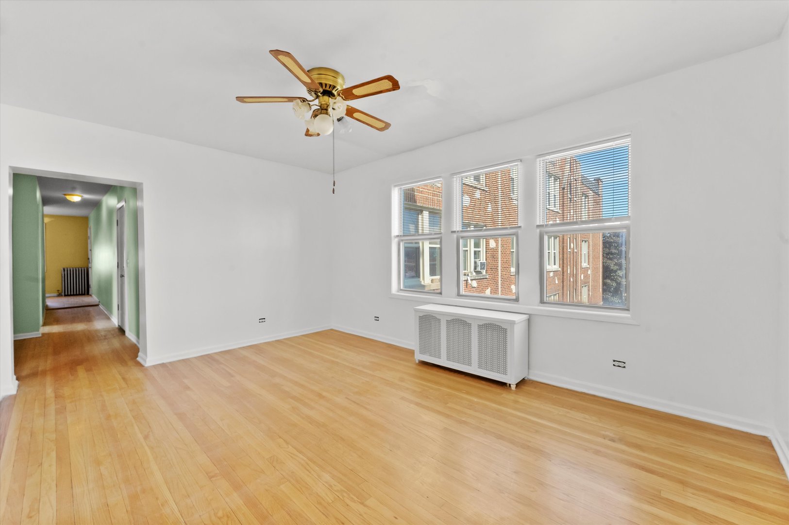4815 W ROSCOE Street Unit: 2S