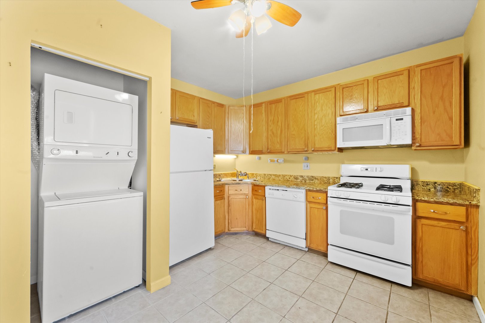 4815 W ROSCOE Street Unit: 2S