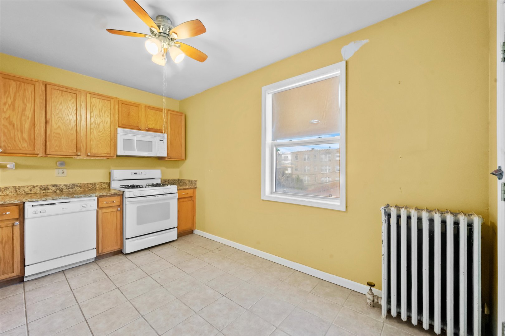 4815 W ROSCOE Street Unit: 2S