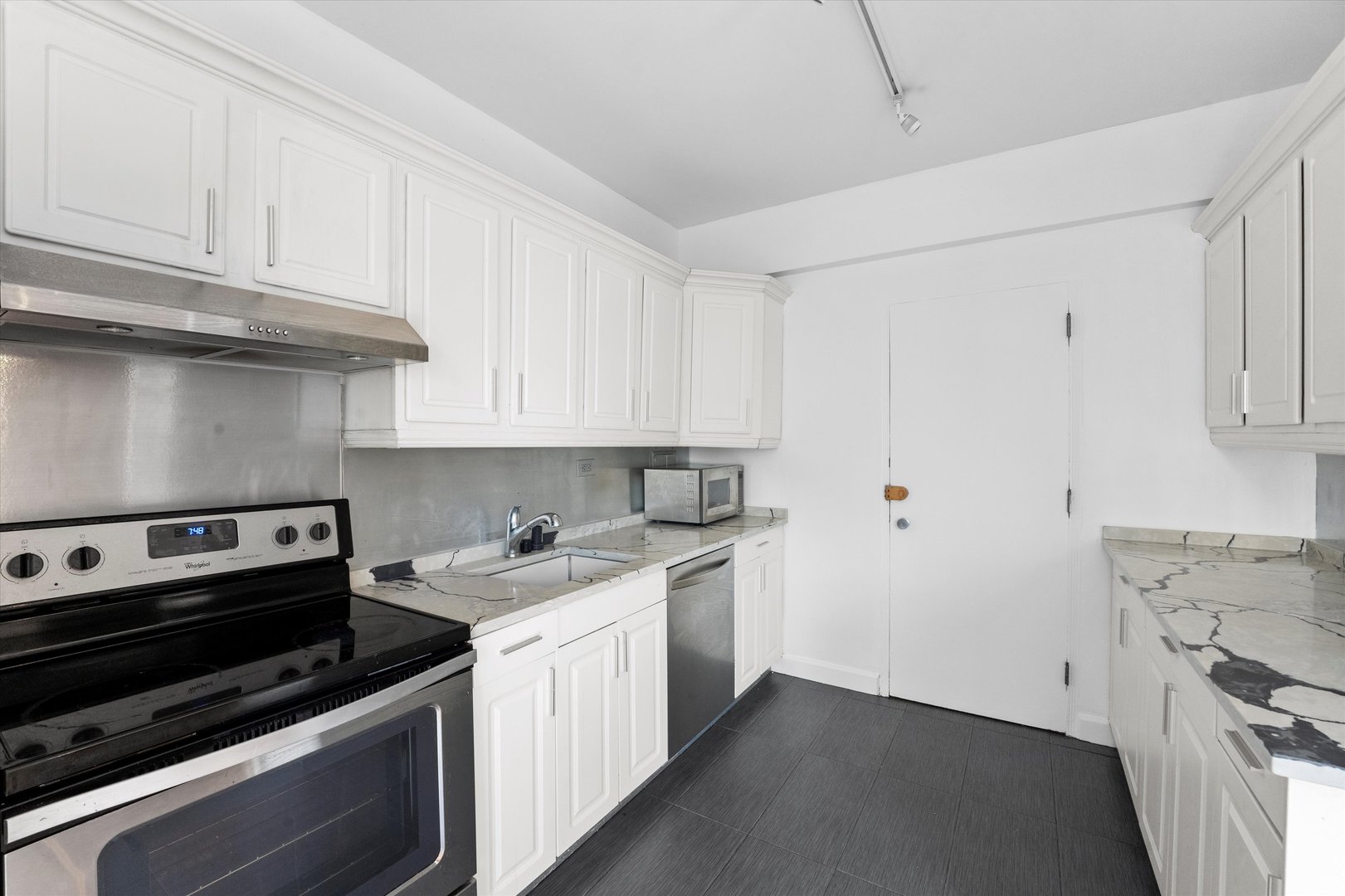 5048 N Marine Drive Unit: F3