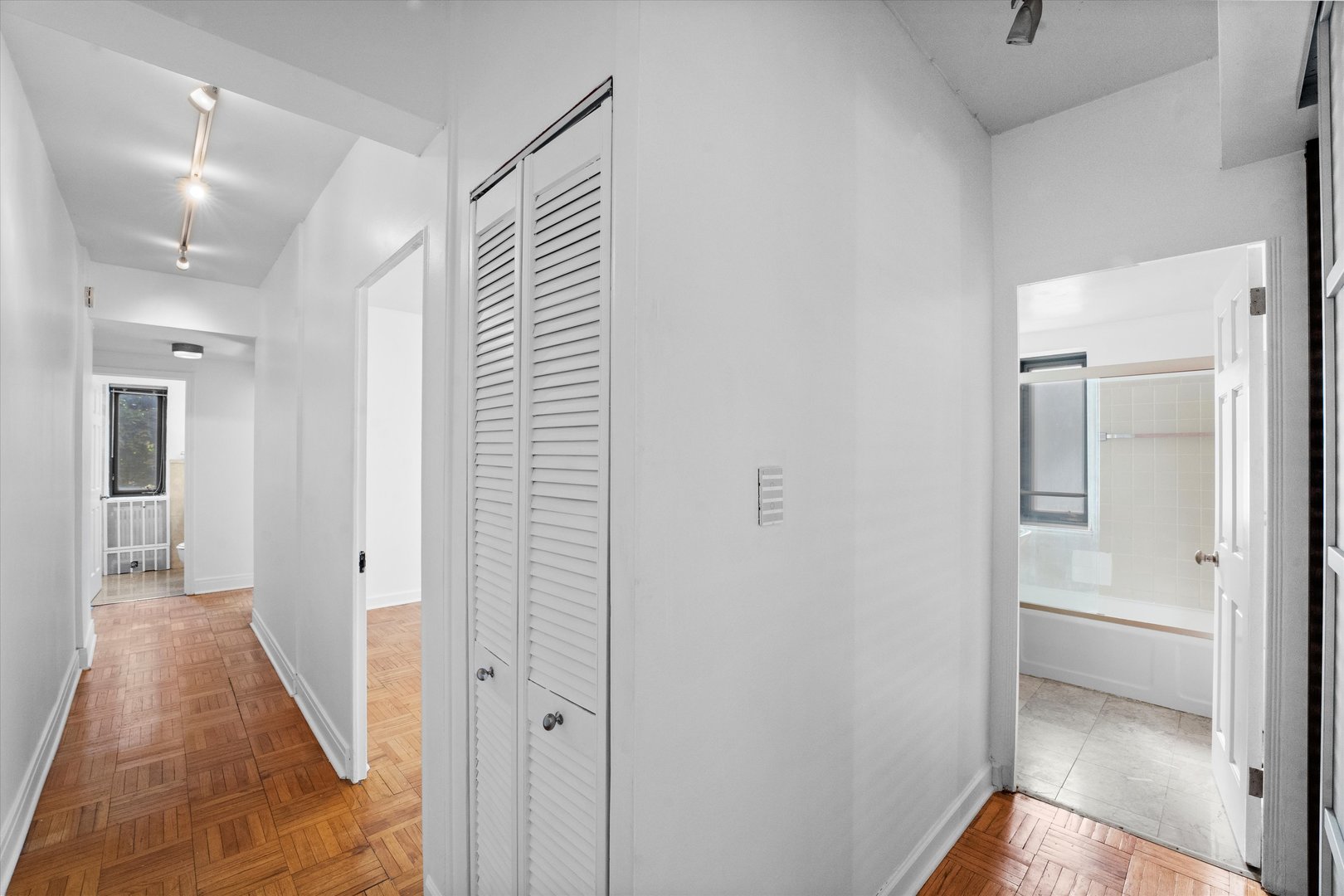 5048 N Marine Drive Unit: F3