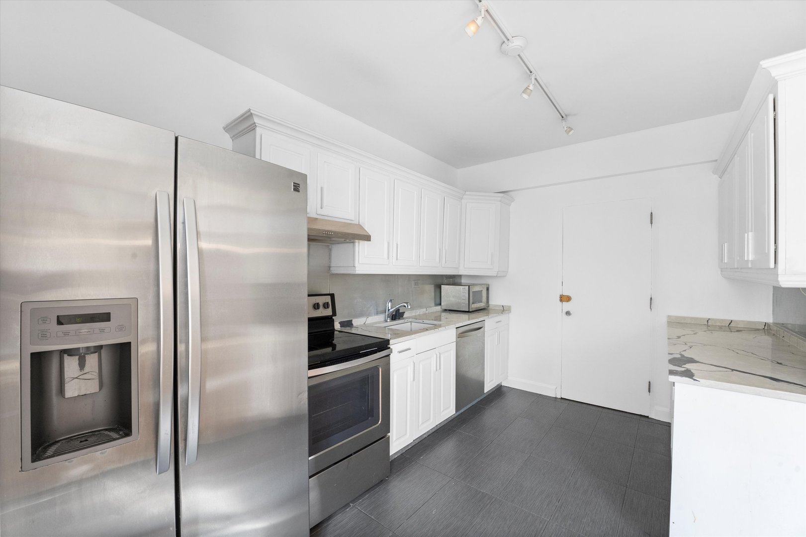 5048 N Marine Drive Unit: F3