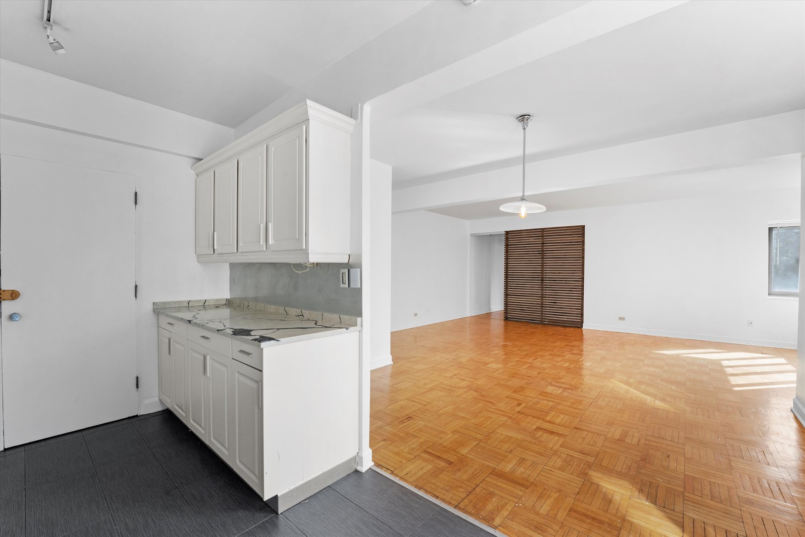5048 N Marine Drive Unit: F3